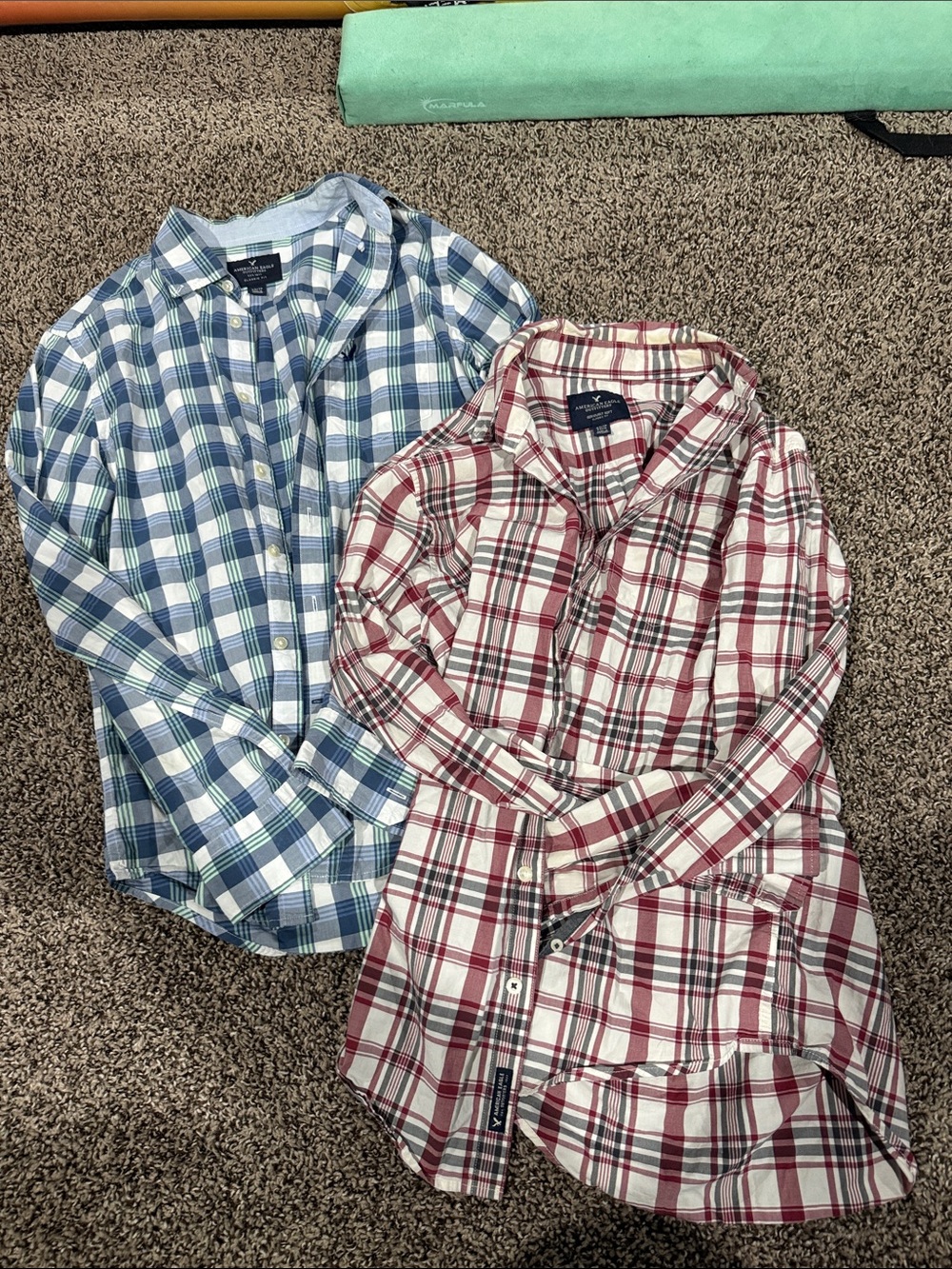 2 Men’s American Eagle Button up shirts
